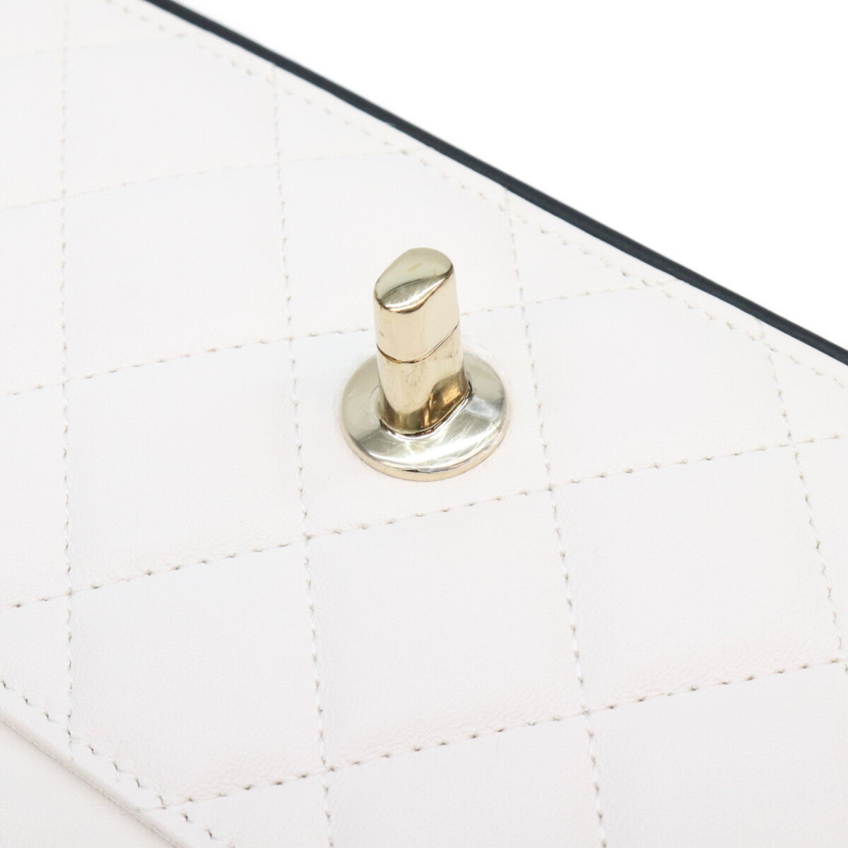 CHANEL シャネル 26SS AP4511 ホワイト×ブラック ラムスキン ゴールド金具 チェーンウォレット ショルダーバッグ