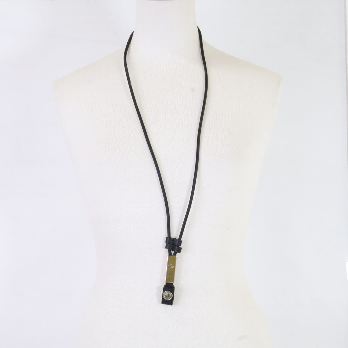 GUCCI グッチ ロゴプレート レザー ストラップ ネックレス