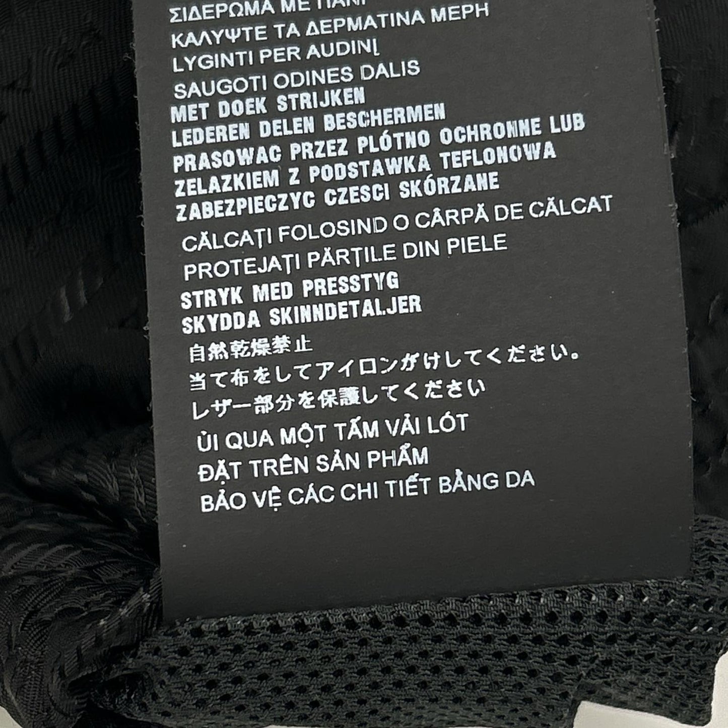 PRADA プラダ 【国内正規】SPH226 S222 11FC RE-NYLON トライアングルロゴプレート ショートパンツ ボトムス
