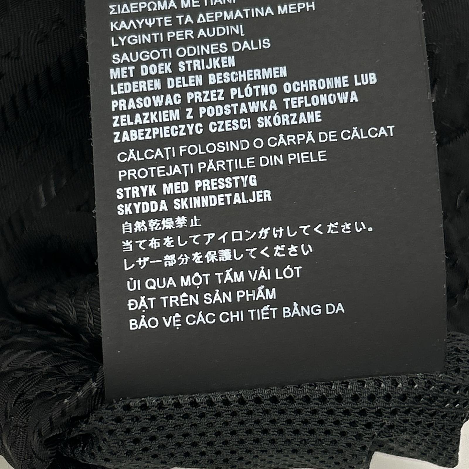 PRADA プラダ 【国内正規】SPH226 S222 11FC RE-NYLON トライアングルロゴプレート ショートパンツ ボトムス