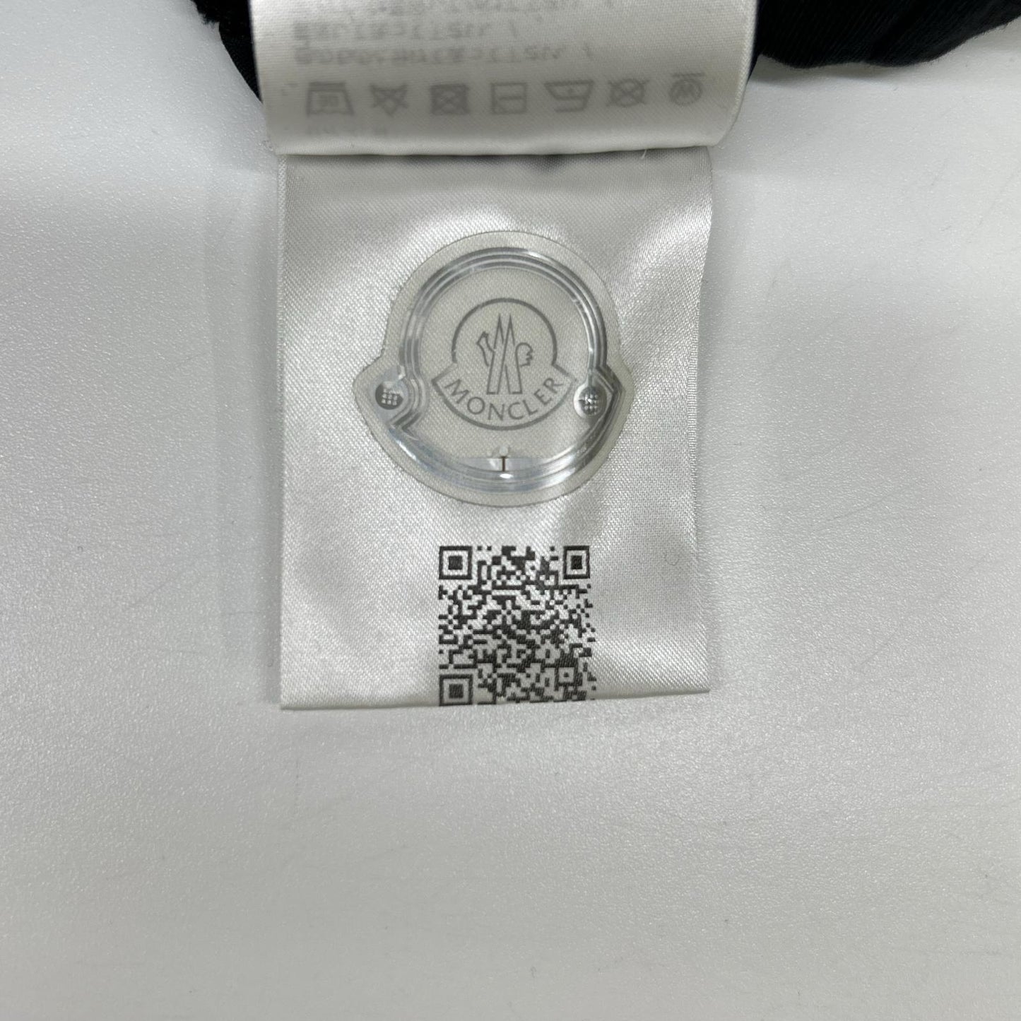 MONCLER モンクレール 23年製 LS TーSHIRT J20918D00005 ブラック バックロゴ 長袖Tシャツ トップス