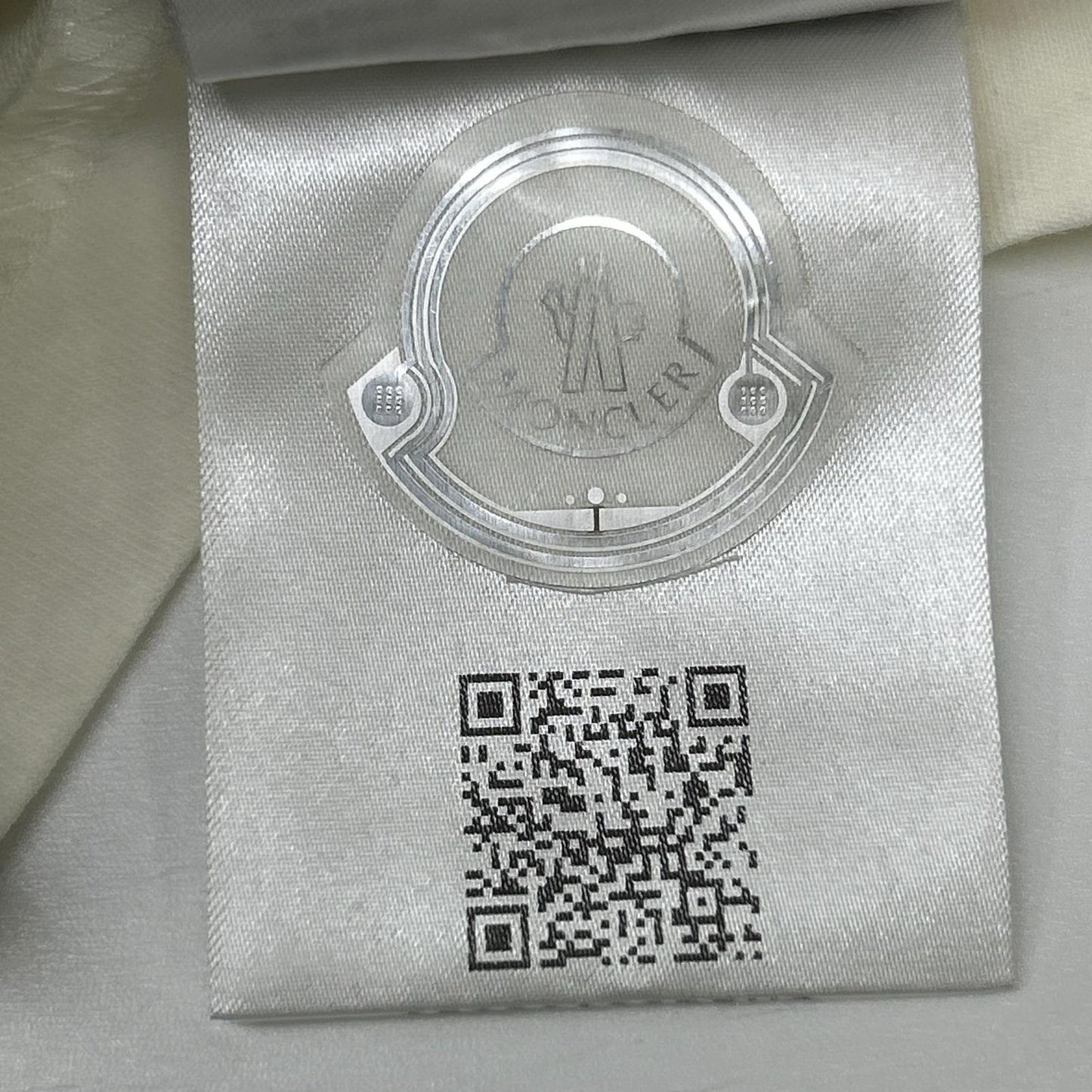 MONCLER モンクレール 【美品/24年製】K10918C00004 フロントロゴ 半袖Tシャツ トップス