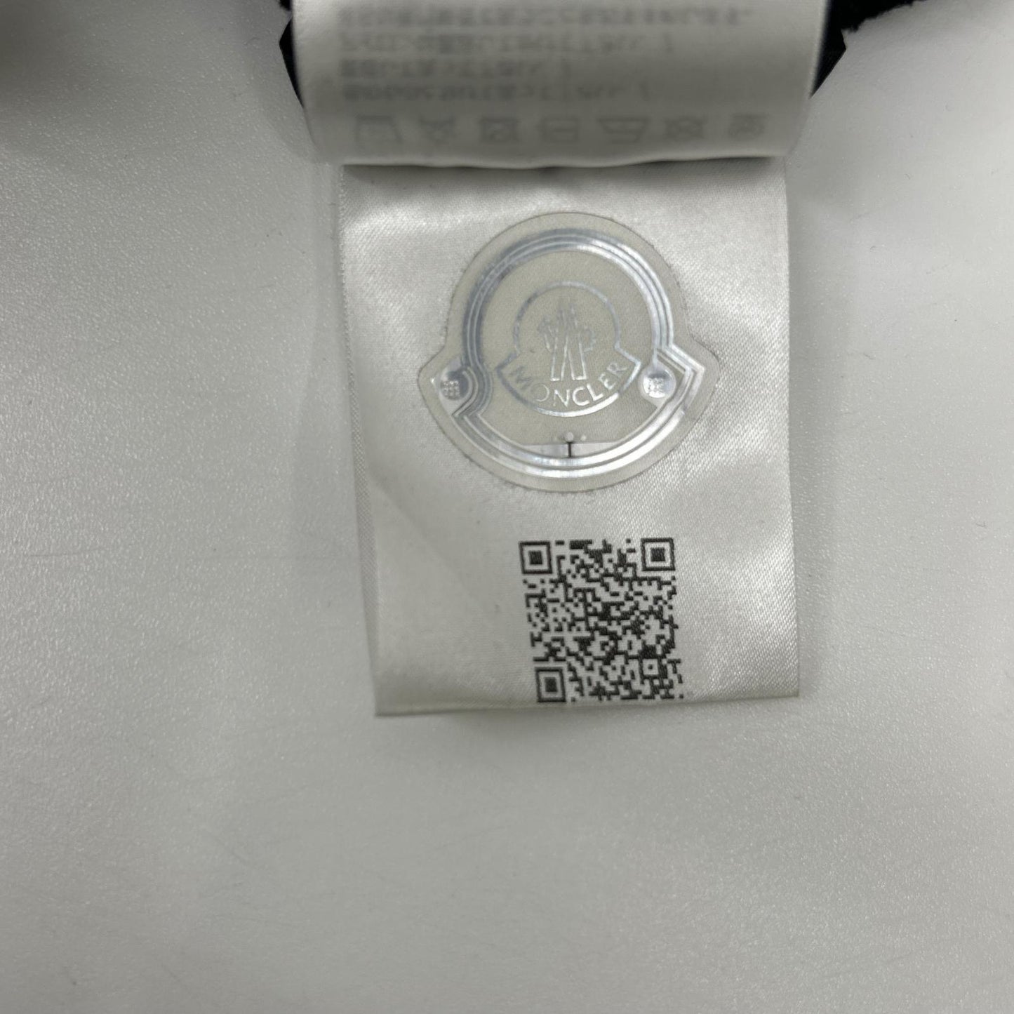MONCLER モンクレール 【24年製】J20918D00008 LS T-SHIRT ロゴワッペン 長袖Tシャツ トップス
