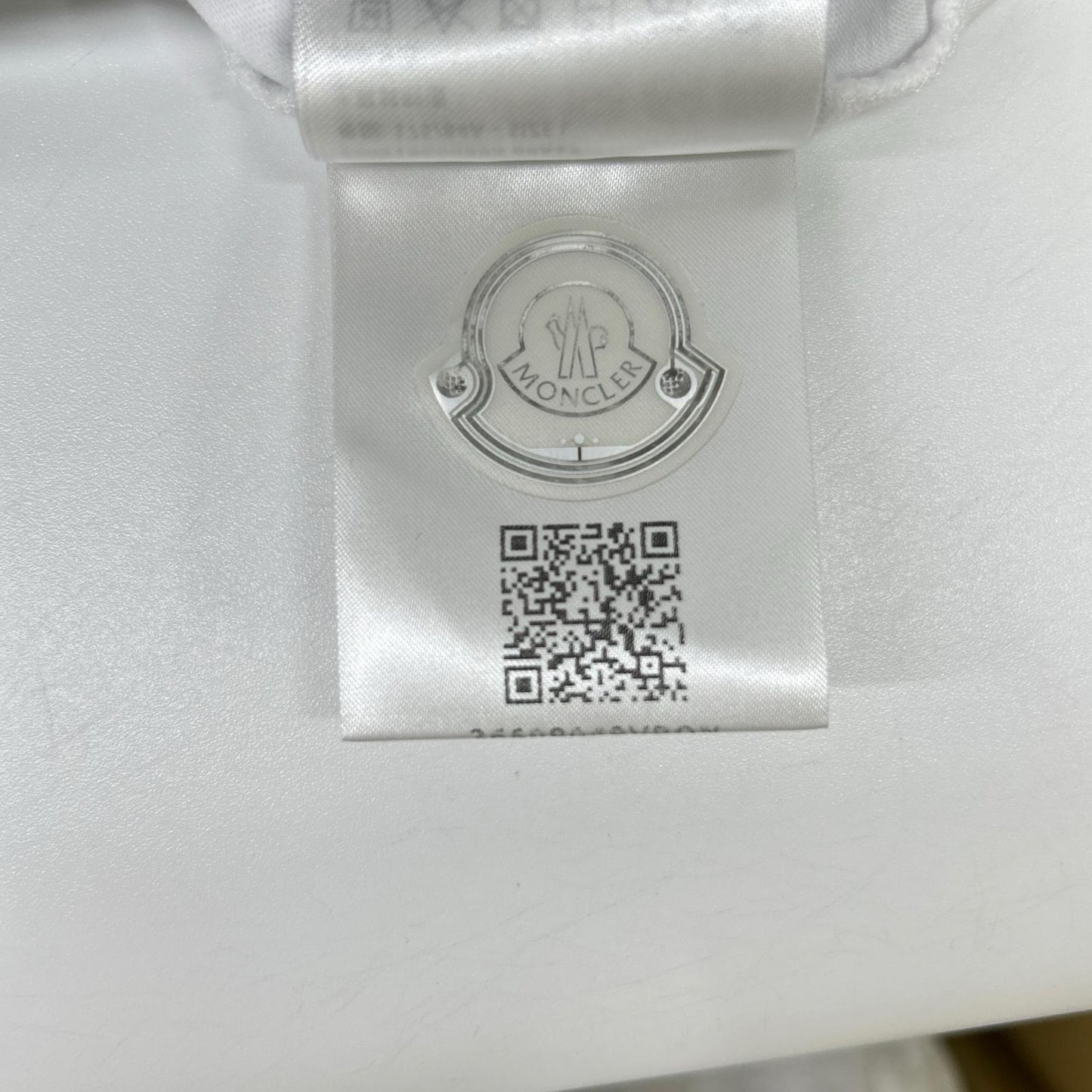MONCLER モンクレール 23年製 I20918C00055 ホワイト フロントロゴ Tシャツ トップス