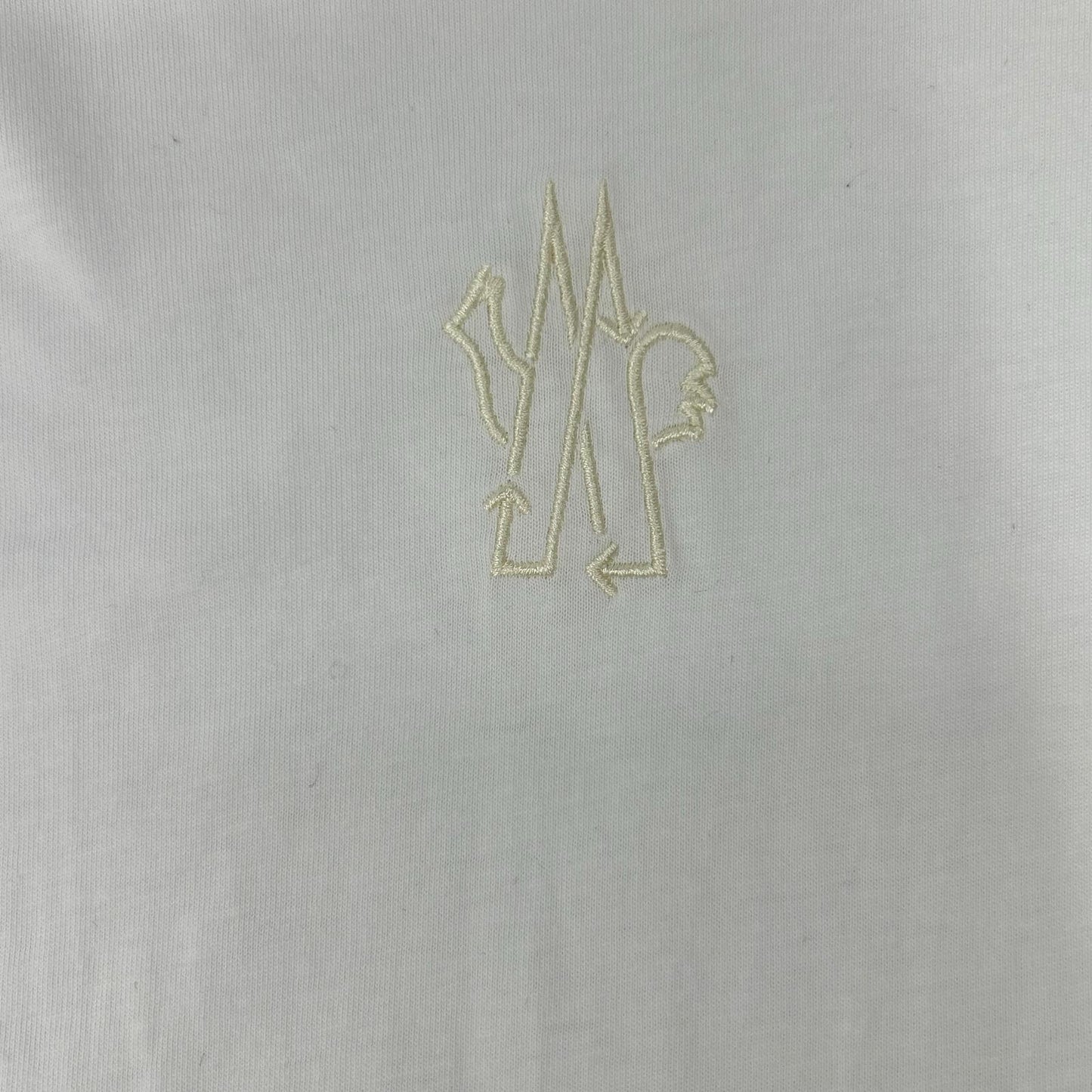 MONCLER モンクレール 23年製 I20918C00055 ホワイト フロントロゴ Tシャツ トップス