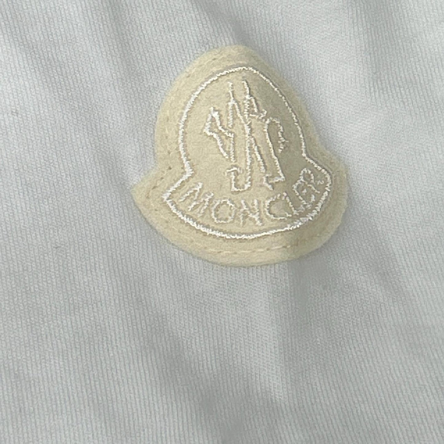 MONCLER モンクレール 23年製 I20918C00055 ホワイト フロントロゴ Tシャツ トップス