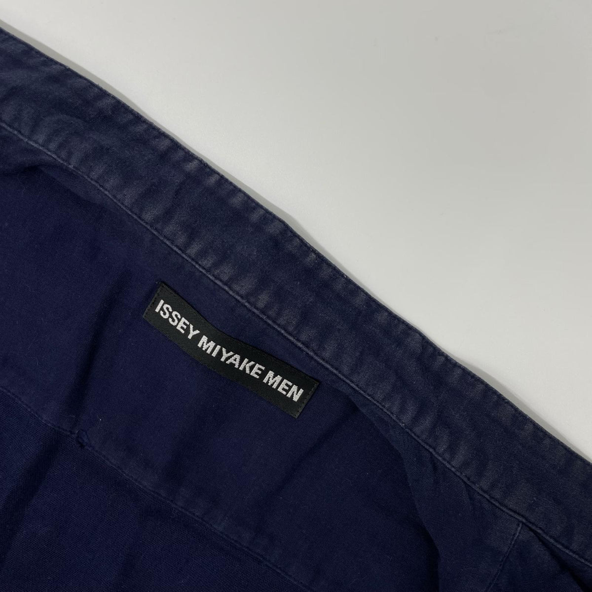 ISSEY MIYAKE MEN イッセイミヤケメン ME61FJ013 ネイビー バンドカラー コットン 長袖シャツ トップス