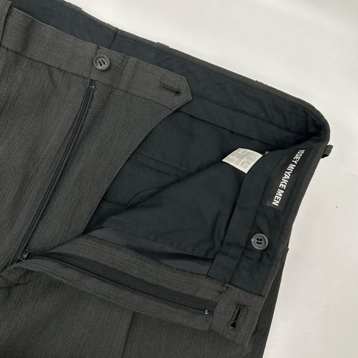 ISSEY MIYAKE MEN イッセイミヤケメン ME21FF069 グレー シワ加工 ボトムス ボトムス