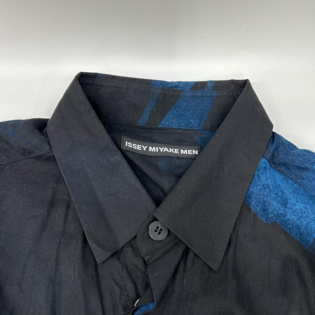 ISSEY MIYAKE MEN イッセイミヤケメン 19AW ブラック×ブルー ME93FJ137 総柄比翼シャツ トップス