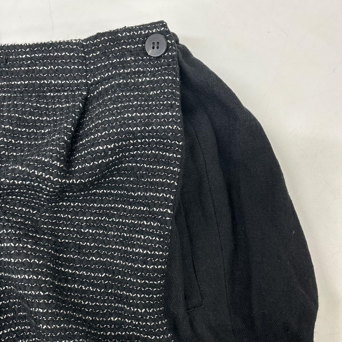 ISSEY MIYAKE MEN イッセイミヤケメン 17AW ME73FF092 ブラック サイドボタン パンツ ボトムス