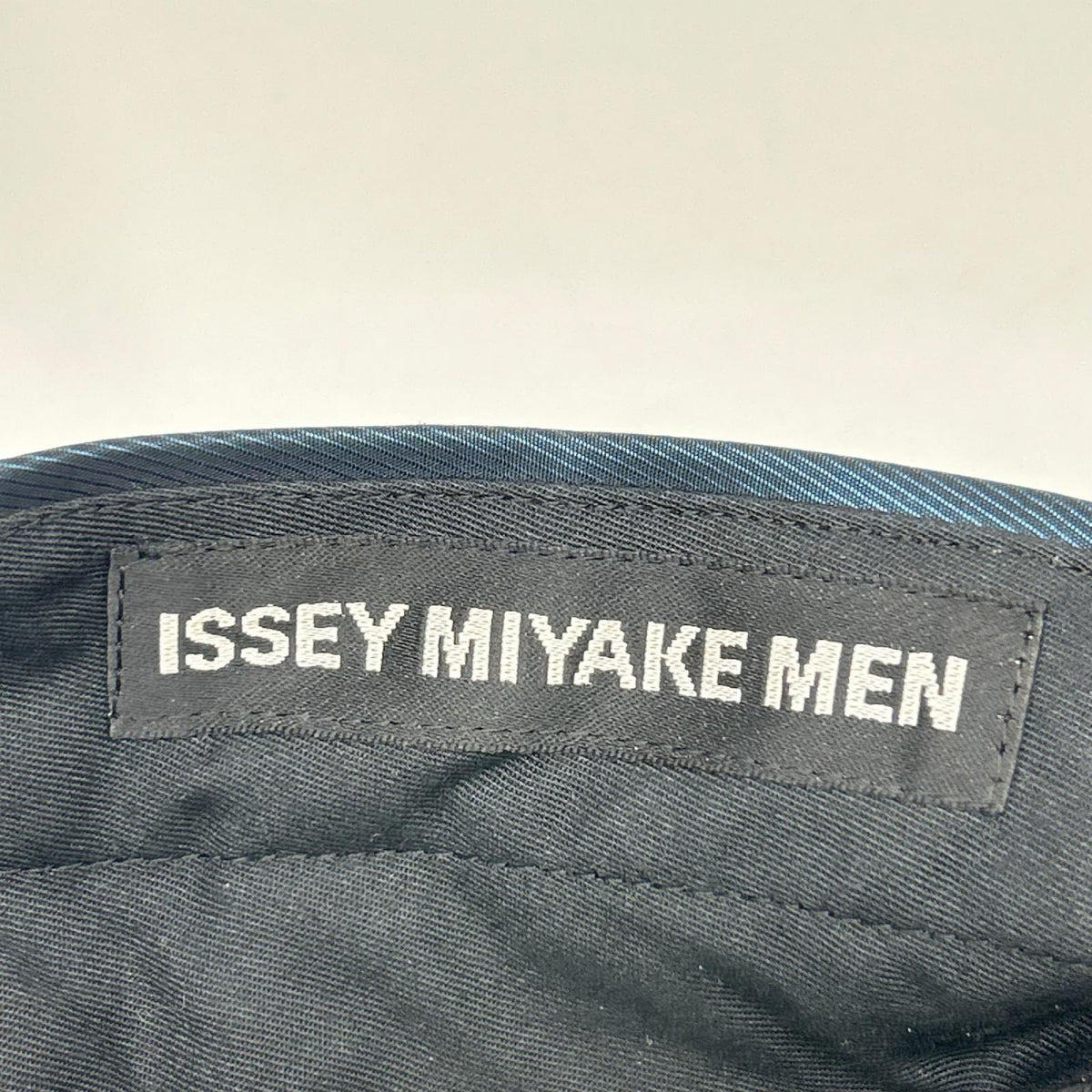 ISSEY MIYAKE MEN イッセイミヤケメン 15SS ME51FF027 ネイビー 光沢パンツ ボトムス