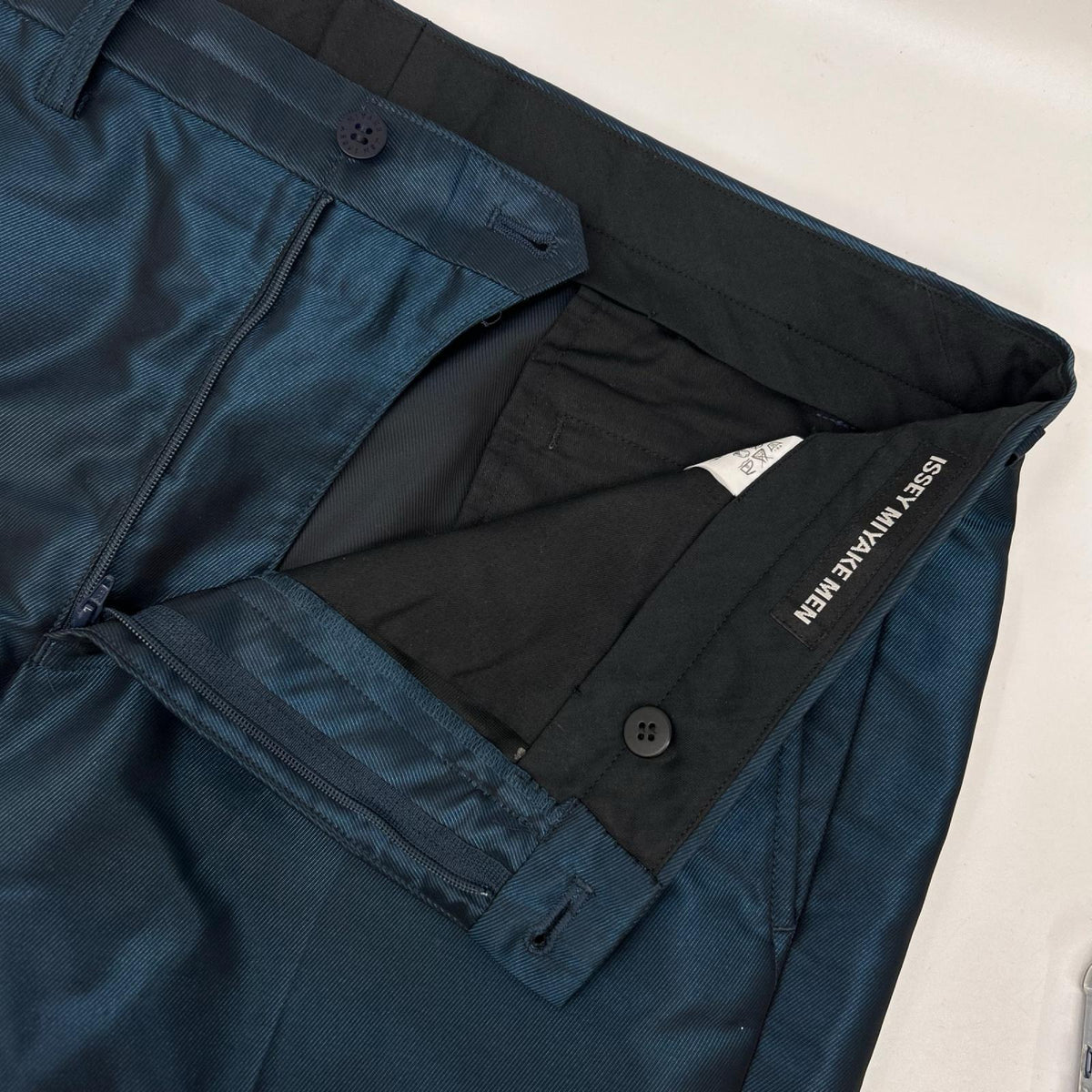ISSEY MIYAKE MEN イッセイミヤケメン 15SS ME51FF027 ネイビー 光沢パンツ ボトムス