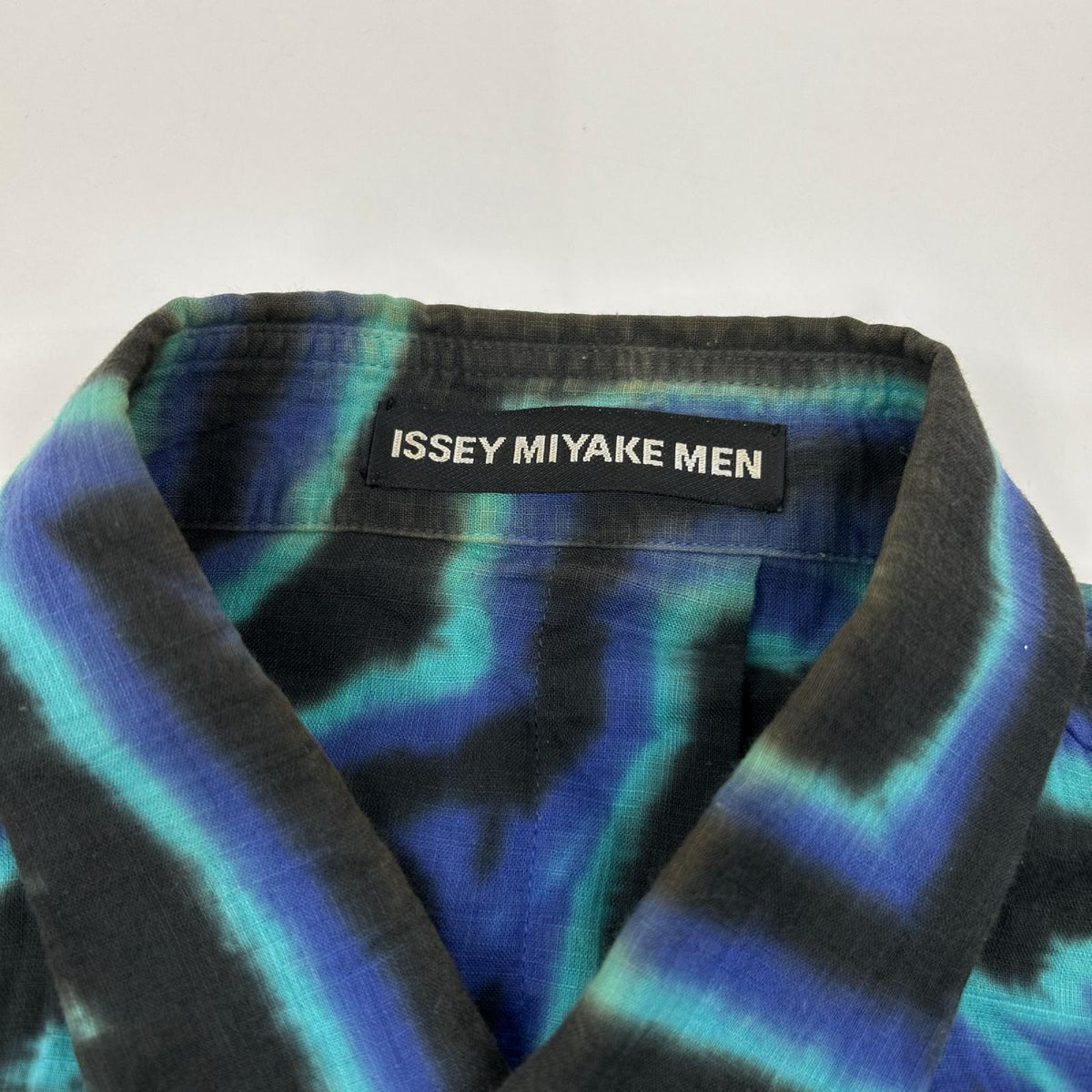 ISSEY MIYAKE MEN イッセイミヤケメン 14AW ME43FJ166 ブルー×ブラック サイケデリックラインプリントシャツ トップス