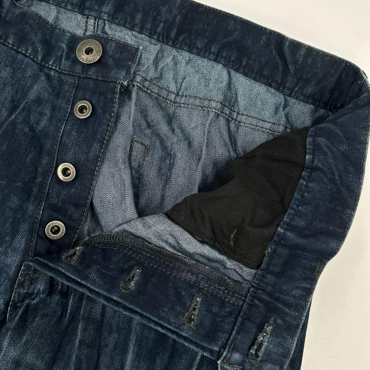 ISSEY MIYAKE MEN イッセイミヤケメン 14SS ME41FF145 ねじり加工 インディゴ染め ボタンフライ デニムパンツ ボトムス