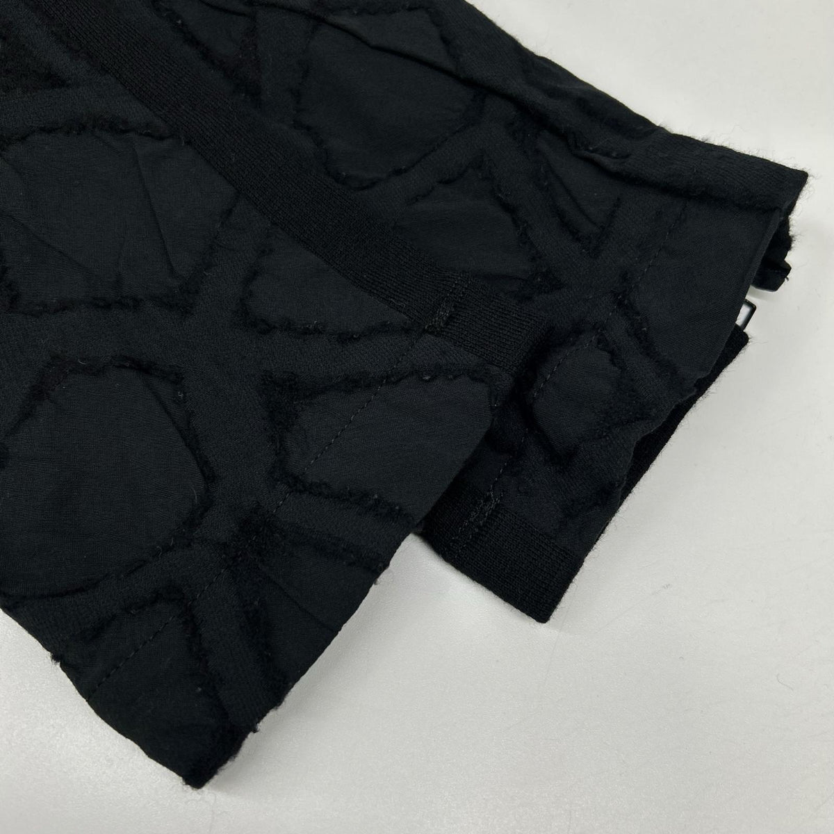 ISSEY MIYAKE MEN イッセイミヤケメン 18SS ブラック ME81FF238 ネットカット ジャカード デザイン テーパードパンツ ボトムス