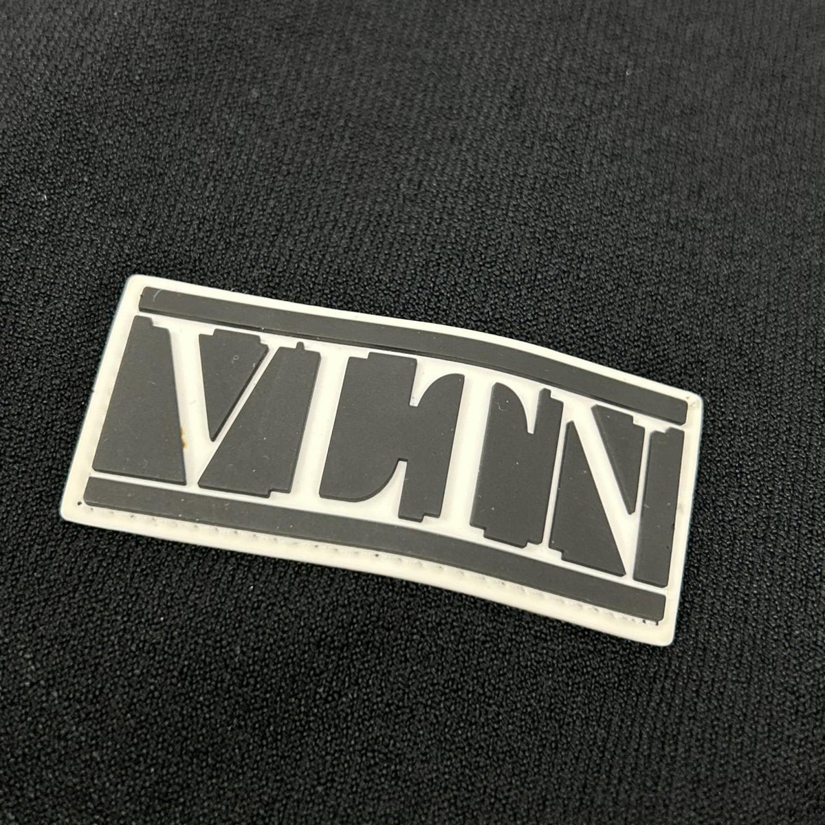 VALENTINO ヴァレンティノ ブラック ロゴ入り クルーネック スウェットニット トップス