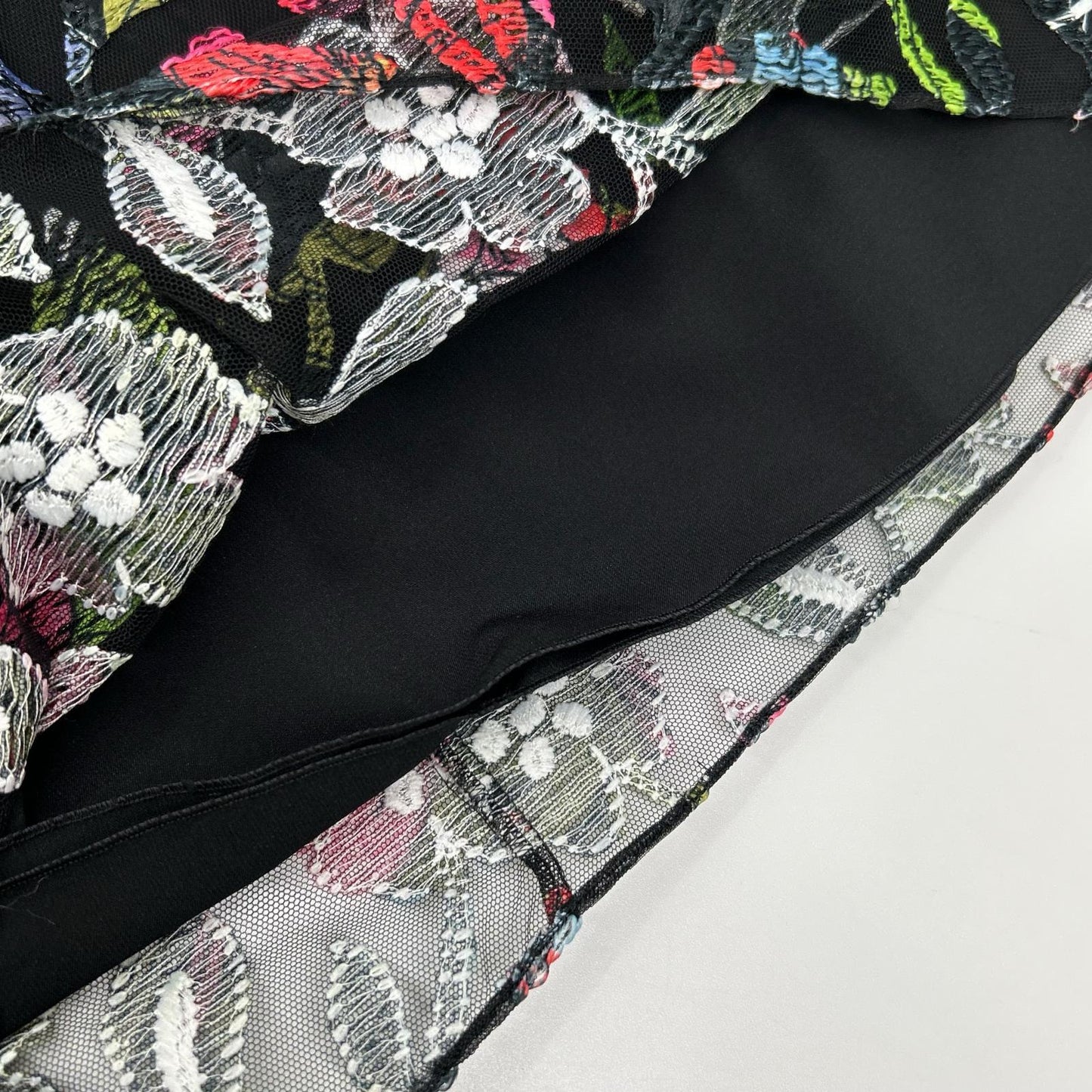EMPORIOARMANI エンポリオアルマーニ ブラック×グリーン 花柄 レーススカート スカート