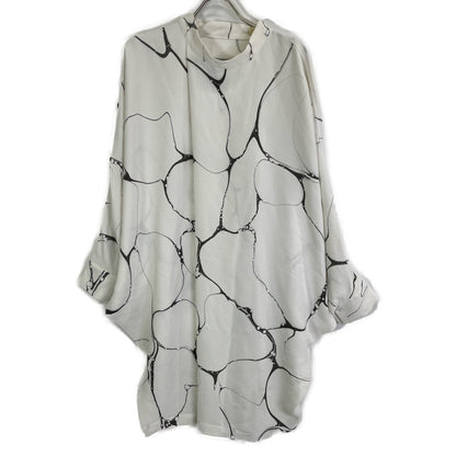 ISSEY MIYAKE イッセイミヤケ ﾎﾜｲﾄ IM13FH012 ｲｶｺｰﾄ ﾜﾝﾋﾟｰｽ　ﾊﾞﾝﾀﾞﾅ付 ワンピース 2 レディース