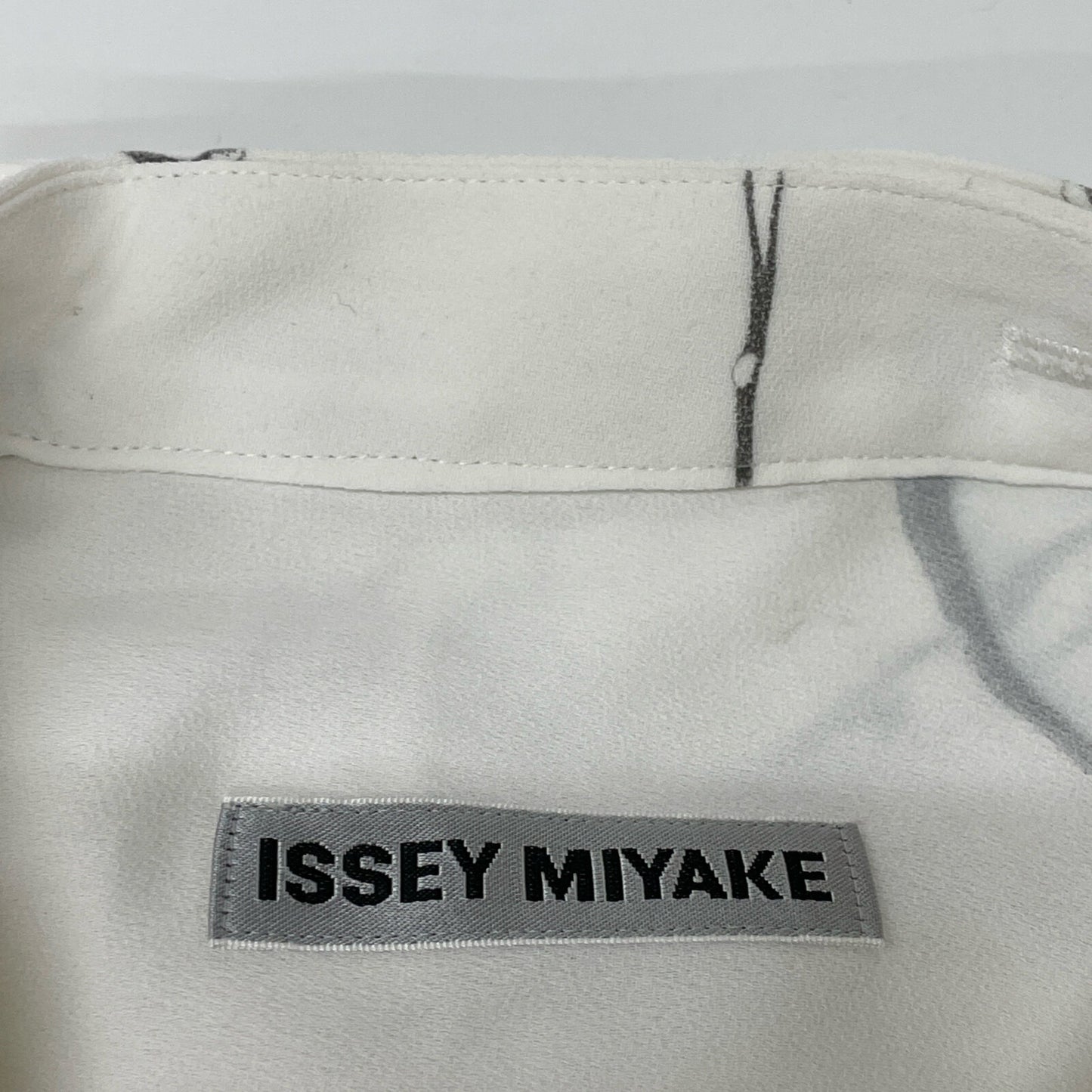 ISSEY MIYAKE イッセイミヤケ ﾎﾜｲﾄ IM13FH012 ｲｶｺｰﾄ ﾜﾝﾋﾟｰｽ　ﾊﾞﾝﾀﾞﾅ付 ワンピース 2 レディース