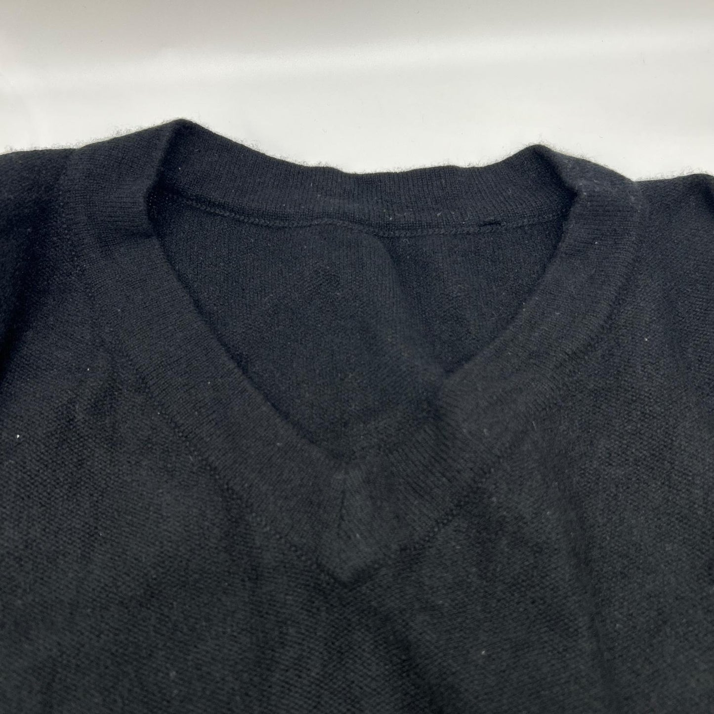 ISSEY MIYAKE IM63KT004 Black Cashmere V-Neck Knit Sweater Tops