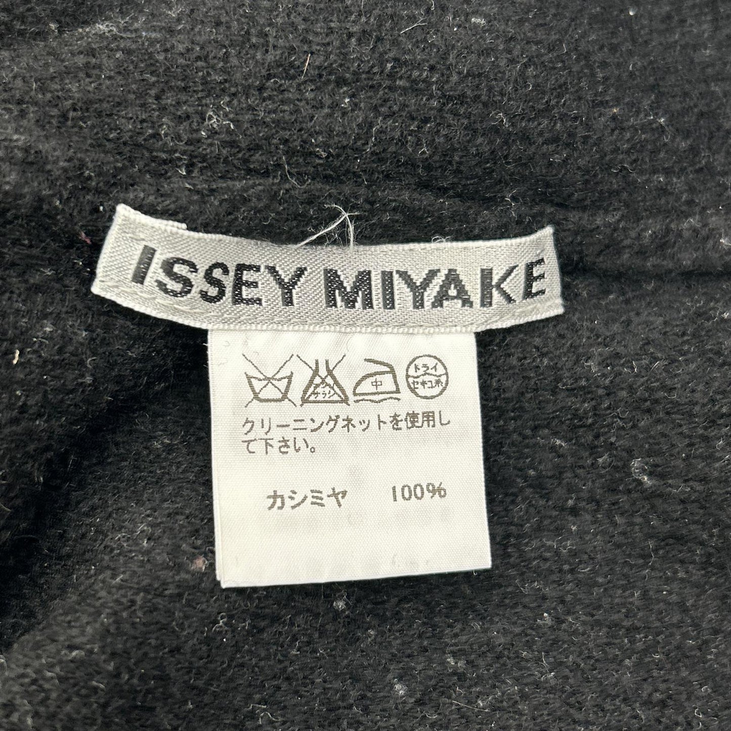 ISSEY MIYAKE IM63KT004 Black Cashmere V-Neck Knit Sweater Tops