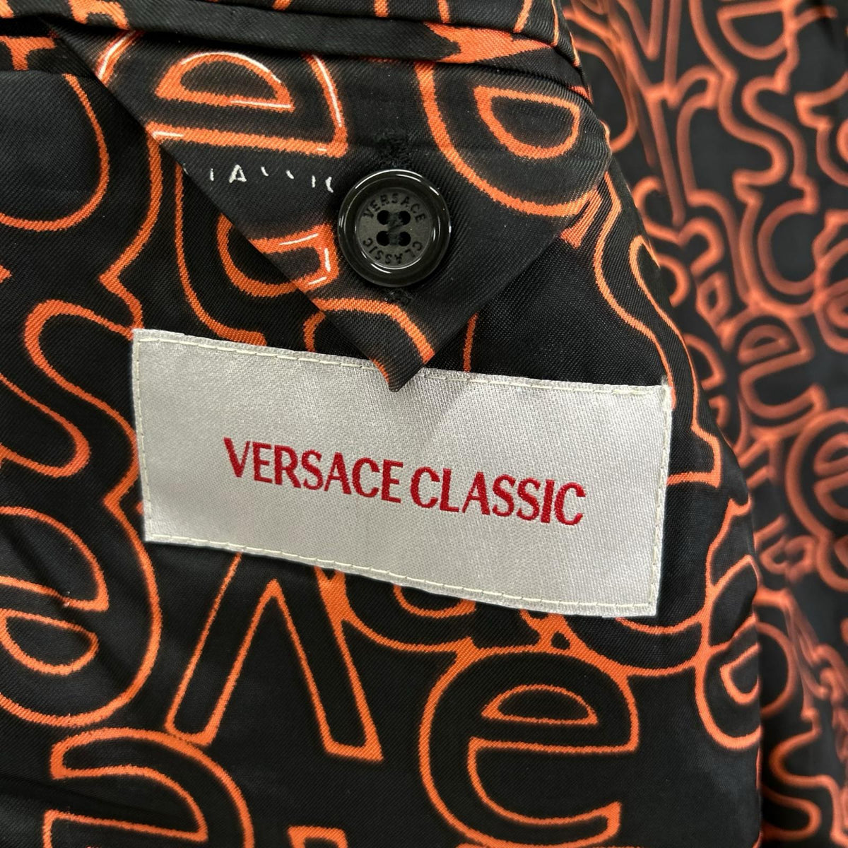 VERSACE CLASSIC ヴェルサーチクラシック ブラック スエード 裏地総柄ロゴ テーラードジャケット ジャケット
