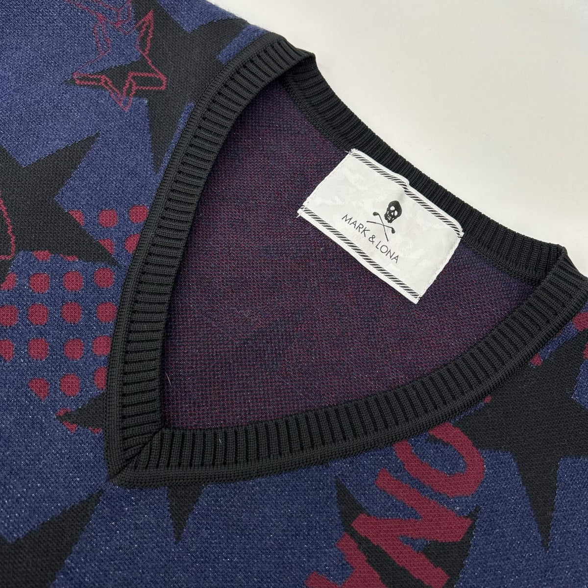 MARK&LONA マークアンドロナ ML-18W-B04 ネイビー スター Vネック ニットプルオーバー トップス