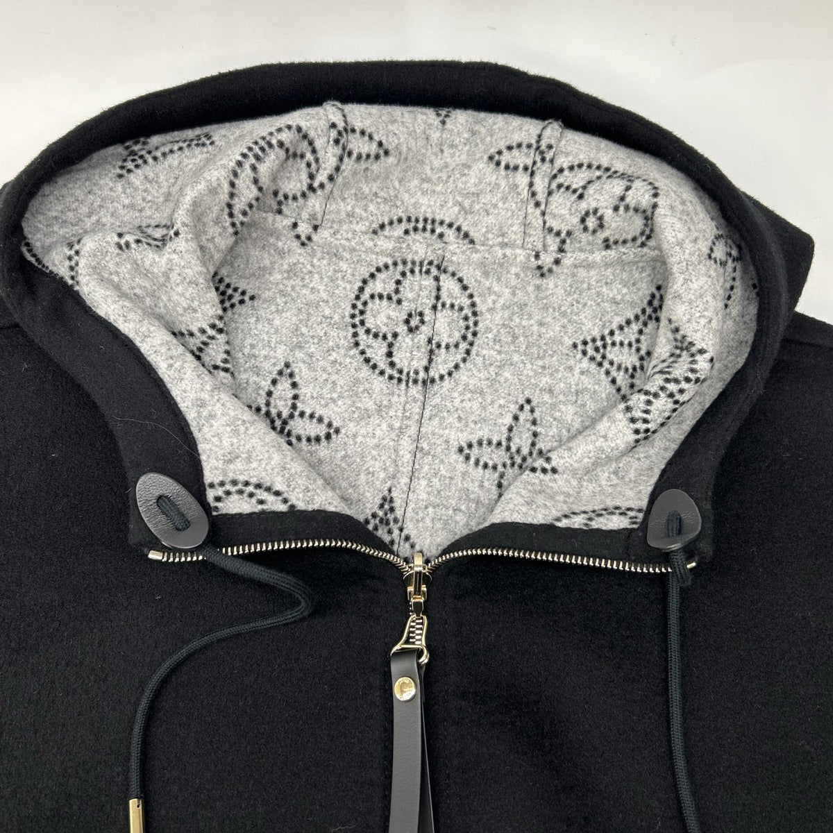 近全新 国内专柜 25AW FSCO08 Mahina Monogram 双面斗篷/披肩 斗篷 披肩 TU 女士