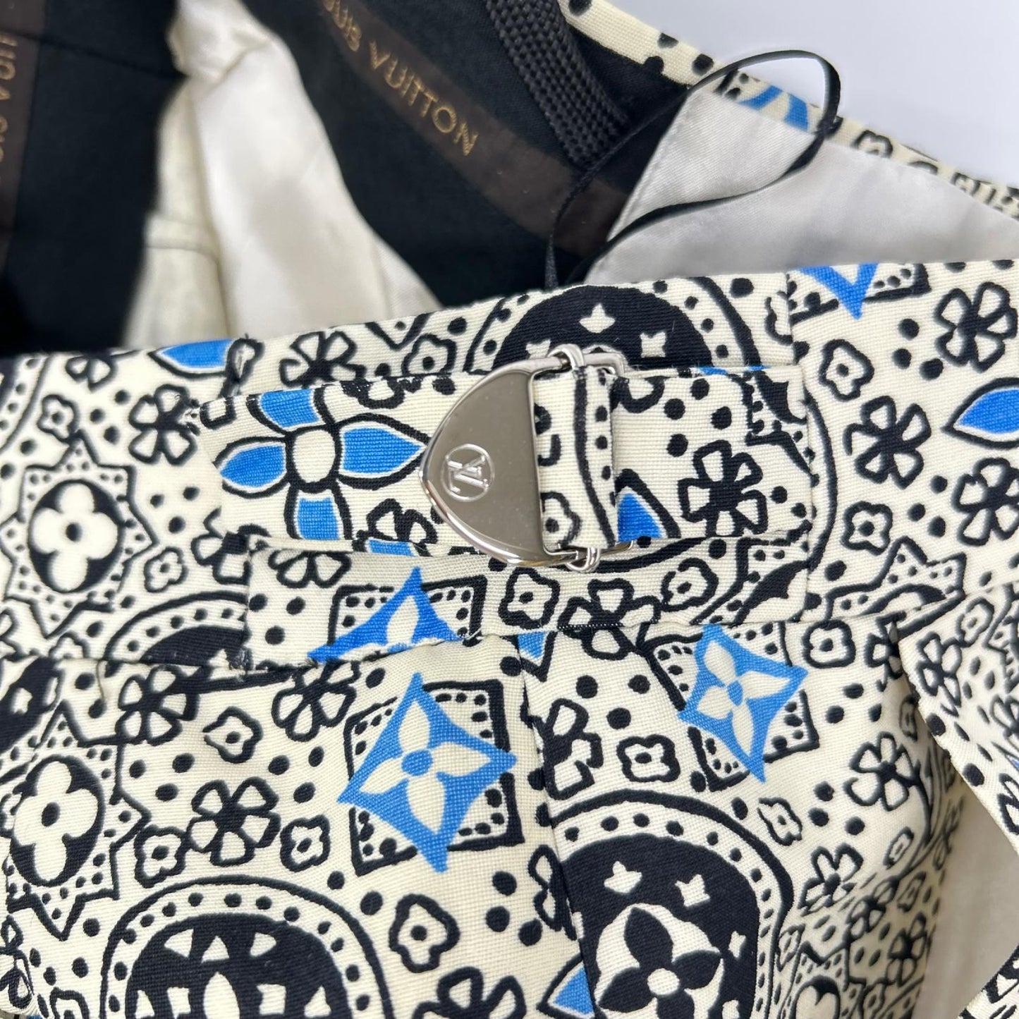 LOUIS VUITTON ルイヴィトン RW162W モノグラム アイボリー ドロスト サイドベルト シルク ショーツ ボトムス