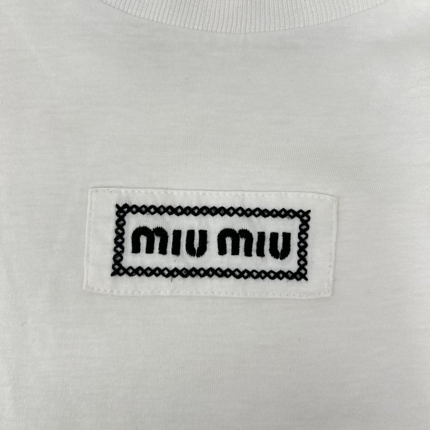 MIUMIU ミュウミュウ 24年製 MJN483 白 ロゴ クロップド Tシャツ トップス