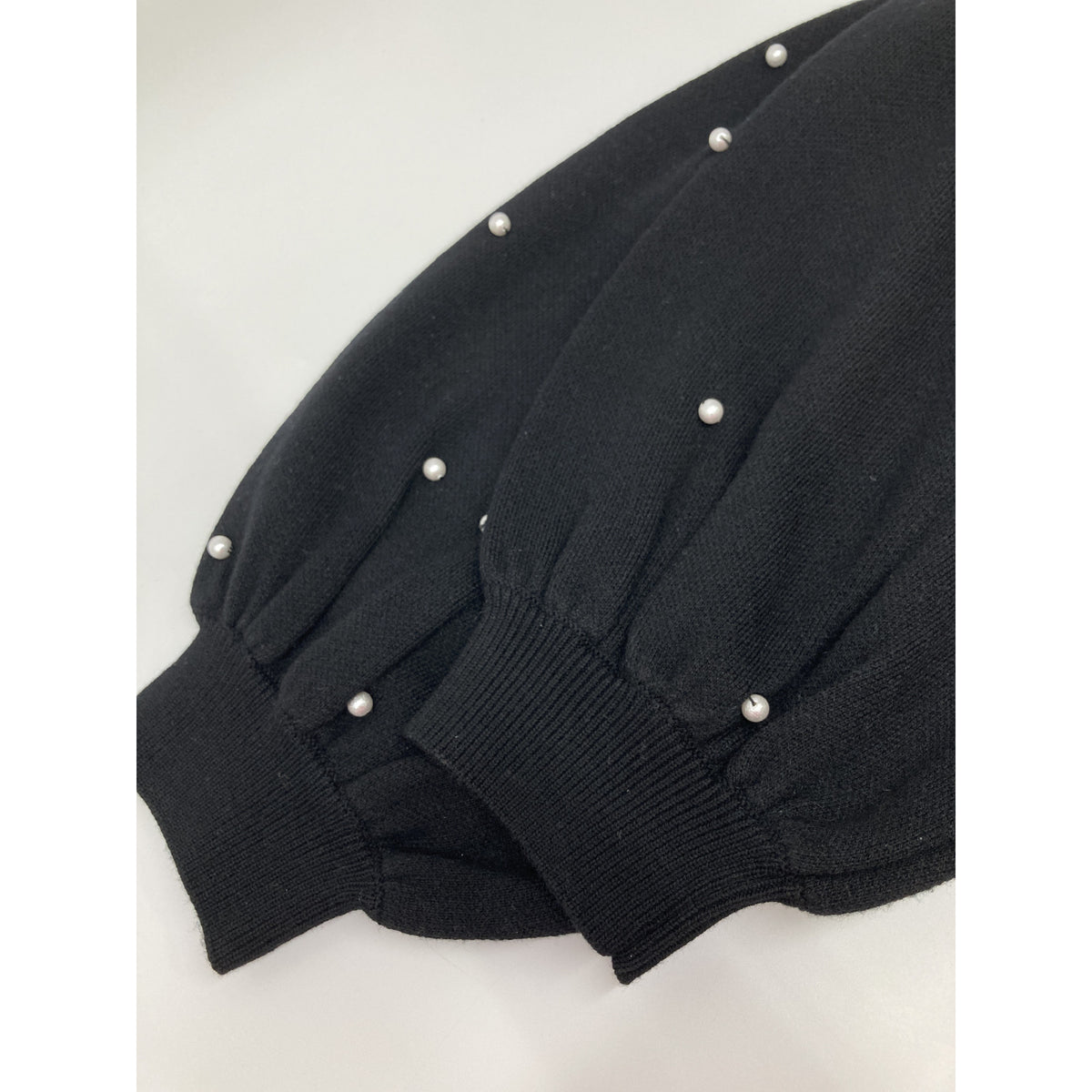 TSURU BY MARIKO OIKAWA Black KN-2242240 Pearl-Knit Puff-Sleeve Top