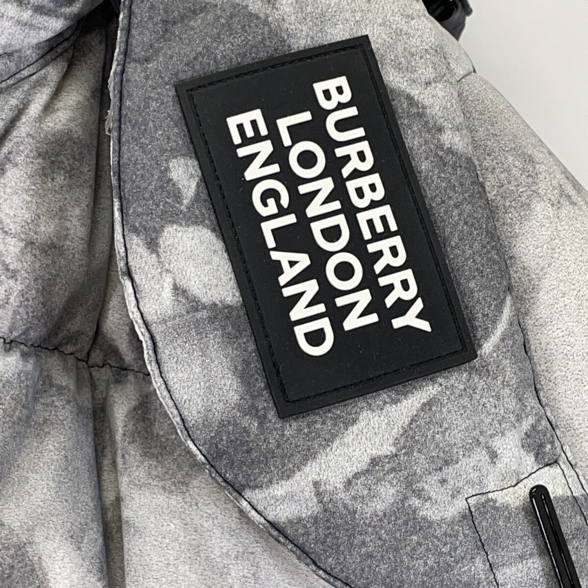 BURBERRY バーバリー 8024027 転写プリント ダウンジャケット