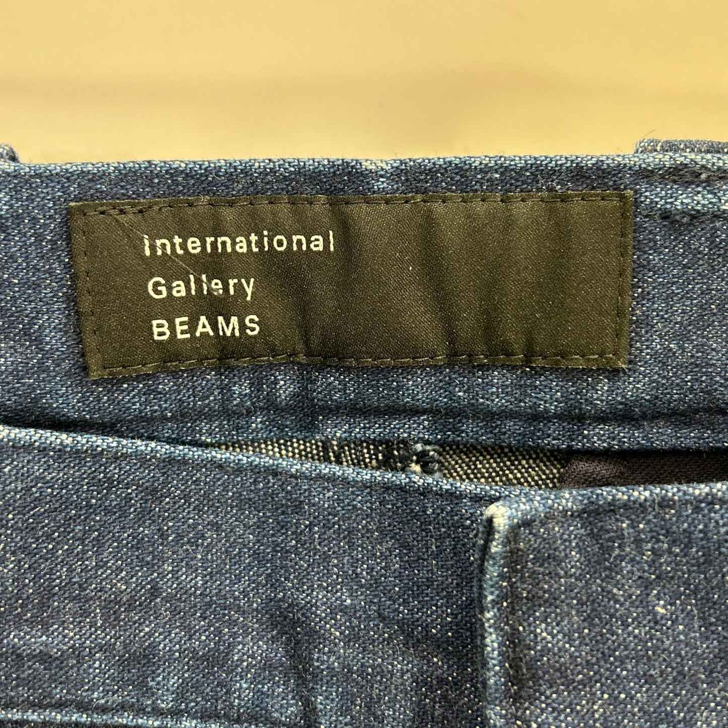 International Gallery BEAMS インターナショナルギャラリービームス 23-23-0027-262 インディゴ コットン センタープレスフレアデニムパンツ ボトムス