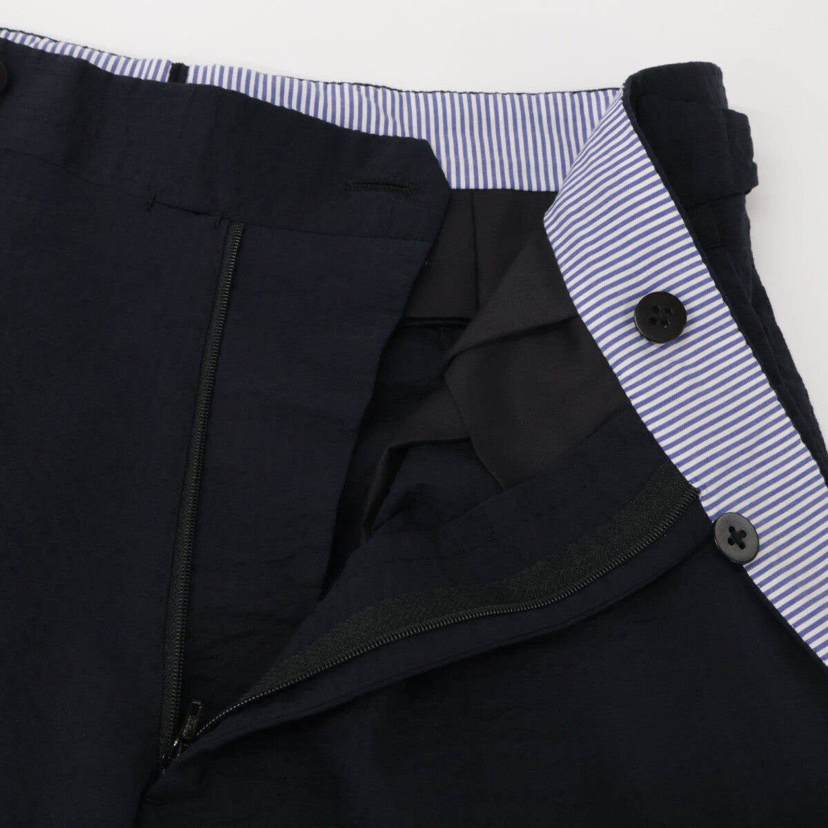 IGARASHI TROUSERS 五十岚西裤 海军蓝泡泡纱面料 侧边调节扣 工装短裤 下装