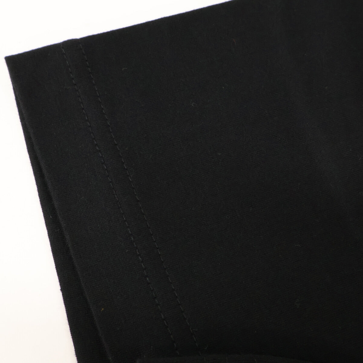 1PIU1UGUALE3 Uno Piu Uno Uguale Tre MRT289 Black BACK LEAF V-NECK TEE V-Neck T-Shirt Top