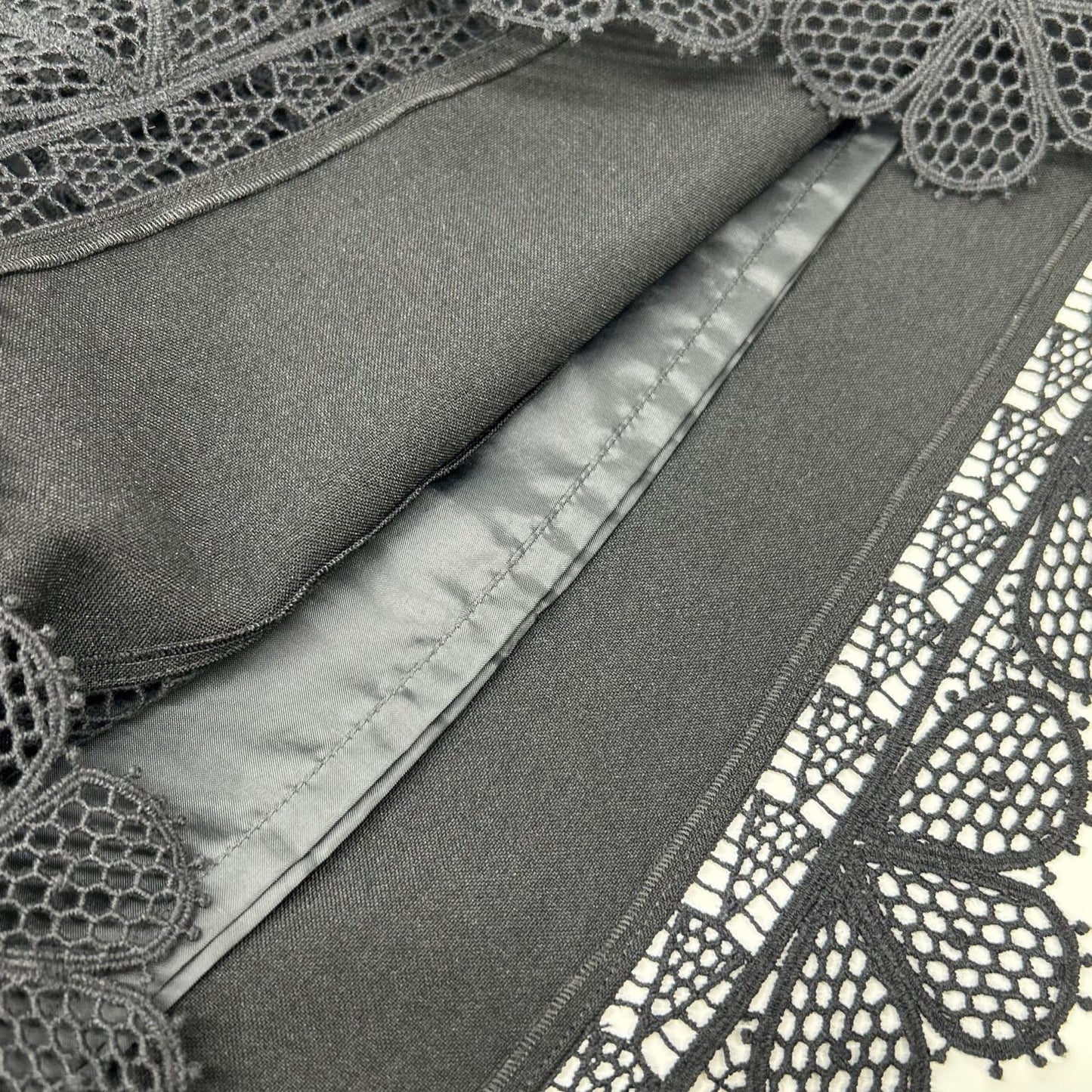 ﾌﾞﾗｯｸ ﾎﾟﾘｴｽﾃﾙ ﾚｰｽﾃﾞｻﾞｲﾝﾉｰｽﾘｰﾌﾞﾜﾝﾋﾟｰｽ ワンピース 36 レディース