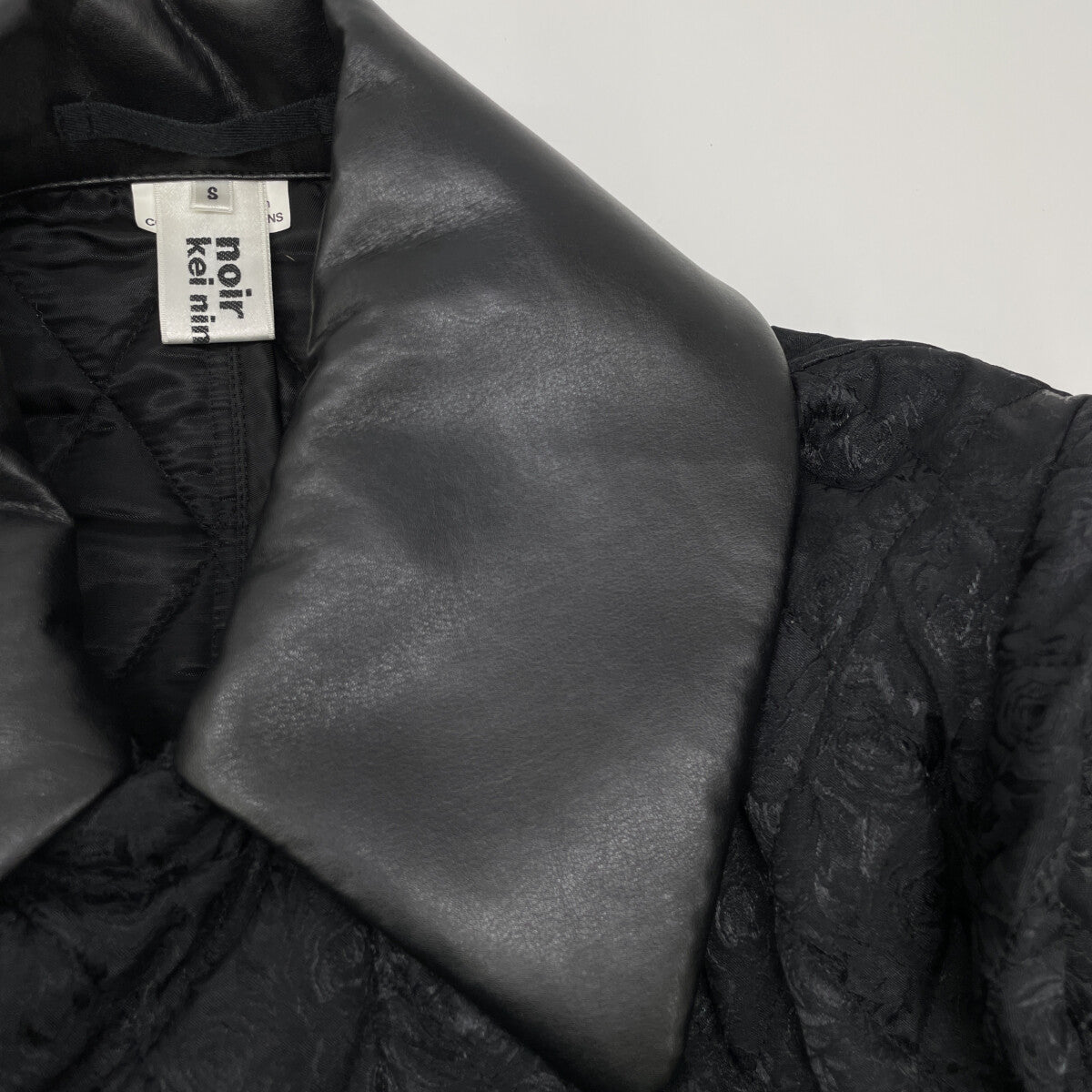 COMMEdesGARCONSNoirKeiNinomiya Comme des Garçons Noir Kei Ninomiya AD2017 3TーC005 black floral belted quilted coat coat