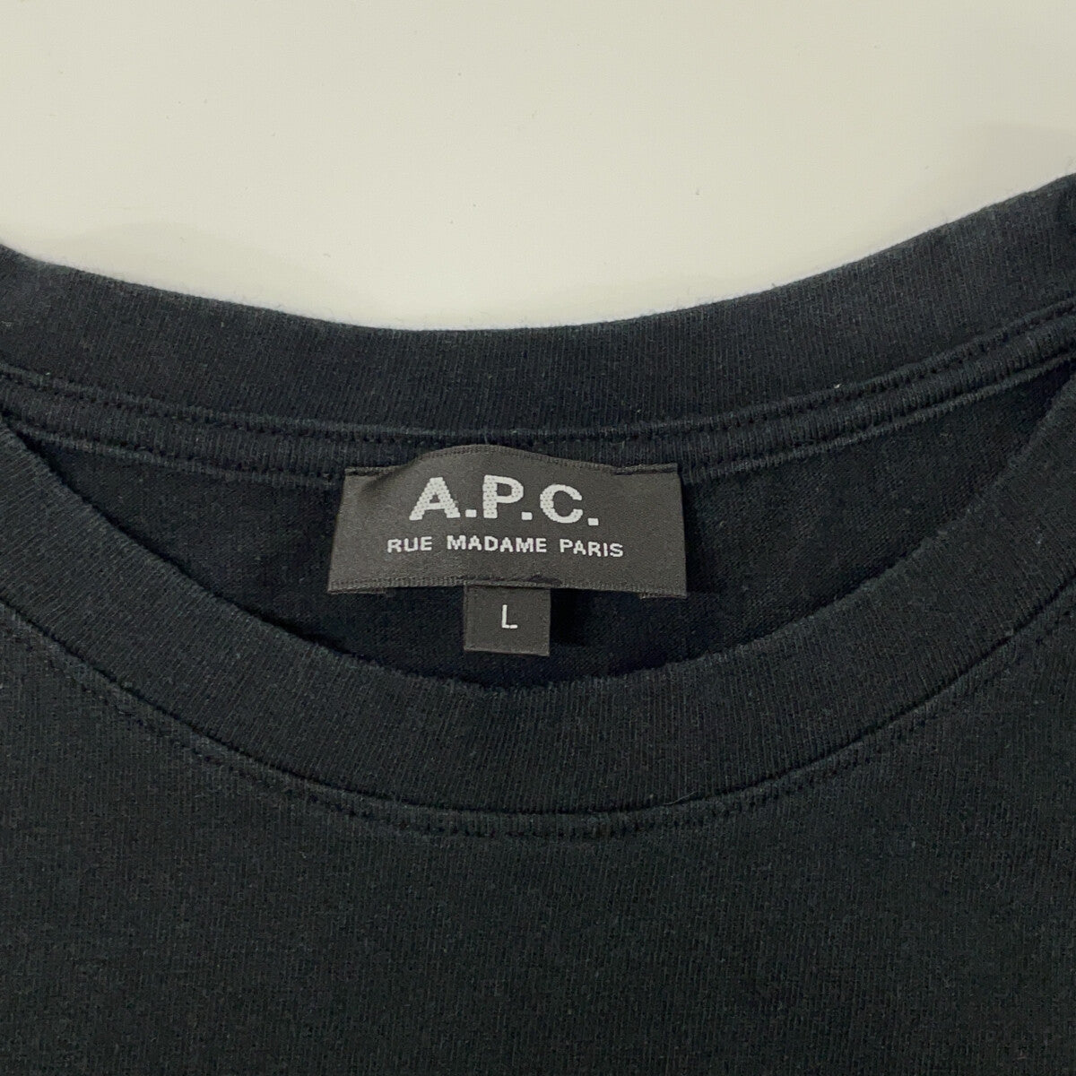 A.P.C. FREAK'S STORE Exclusive 24233-1-96751 Black Big Silhouette RUE MADAME TEE Top