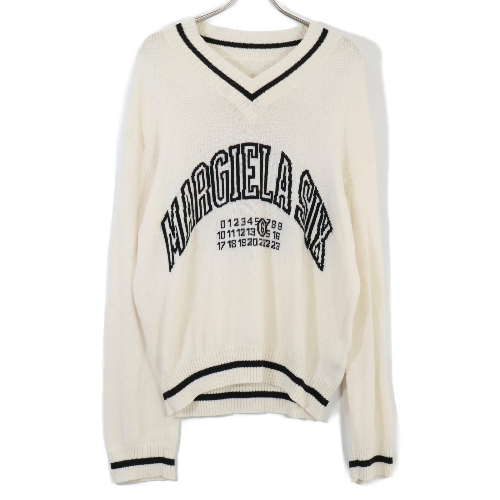 MM6 Maison Margiela 25SS SH0HN0002 White Logo Design V-Neck Pullover Knit Top