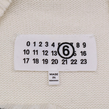 MM6 Maison Margiela 25SS SH0HN0002 White Logo Design V-Neck Pullover Knit Top