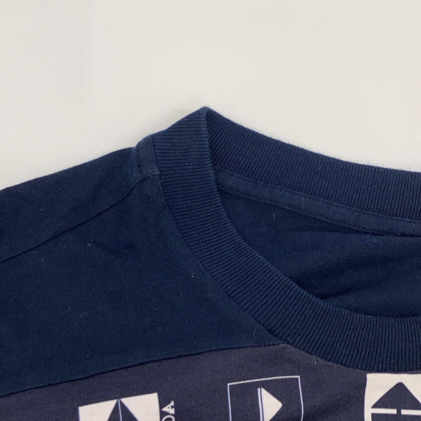 PRADA プラダ UJL060 18年 ﾈｲﾋﾞｰ ﾏﾘﾝﾃﾞｻﾞｲﾝ ﾄﾗｲｱﾝｸﾞﾙﾛｺﾞﾎﾟｹｯﾄ ｼﾞｬｰｼﾞｰ長袖ｶｯﾄｿｰ トップス XS