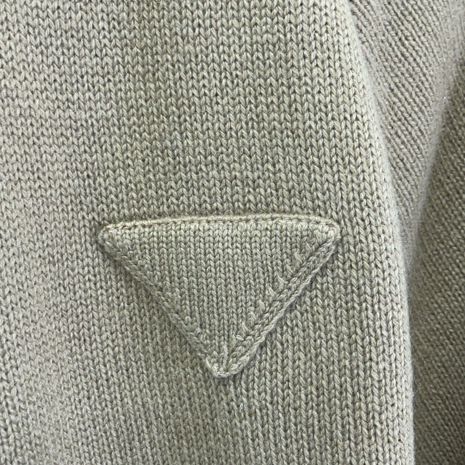 PRADA P24ZOL 2019 Brown 100% Cashmere Triangle Logo Short-Sleeved Knit Top