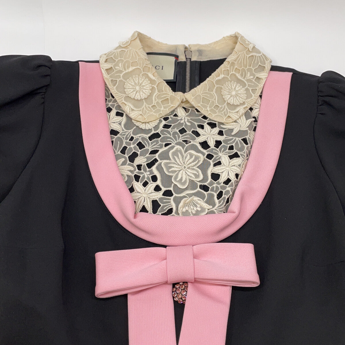 GUCCI 467502 Black x Pink Embroidered Lace Collar Ribbon Design Short Sleeve Dress