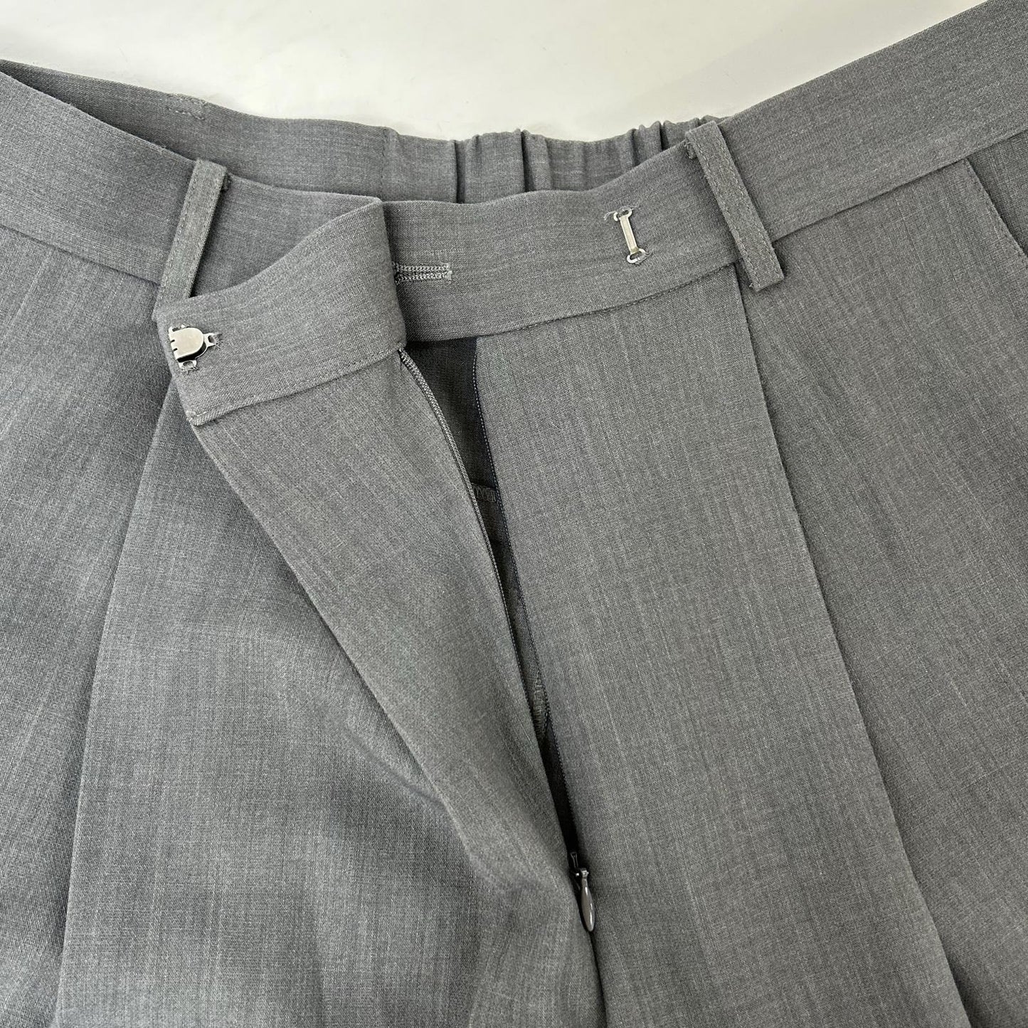 SOEJU Gray Wool-like Tuck Pants Bottoms L