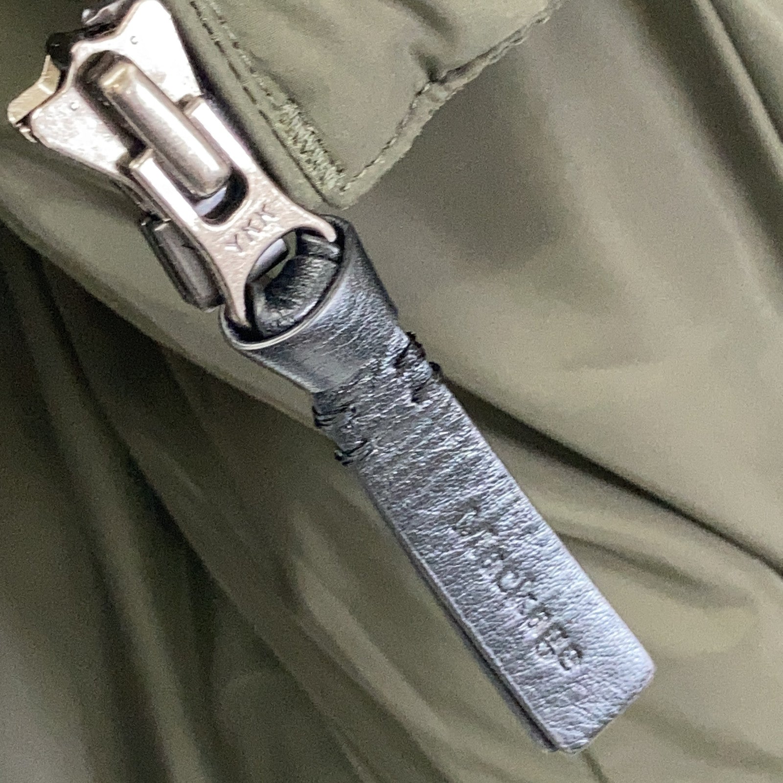 Mackage マッカージュ ADALI カーキ レザーパイピング フリースポケット ラクーンファーフーデッドダウンコート コート
