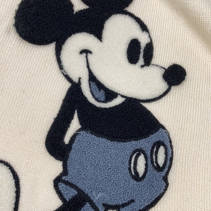 1piu1uguale3 ウノピゥウノウグァーレトレ 【×DISNEY】MRK220-WOL102 オフホワイト MICKEY MOUSE SWEATER ミッキーマウスニット トップス