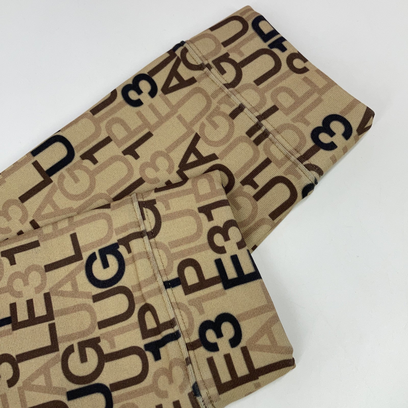 1piu1uguale3 Uno Piu Uno Uguale Tre 【高尔夫】GRT234-POE519 棕色 L/S MOCK NECK LOGO 全印花高领长袖T恤 上衣