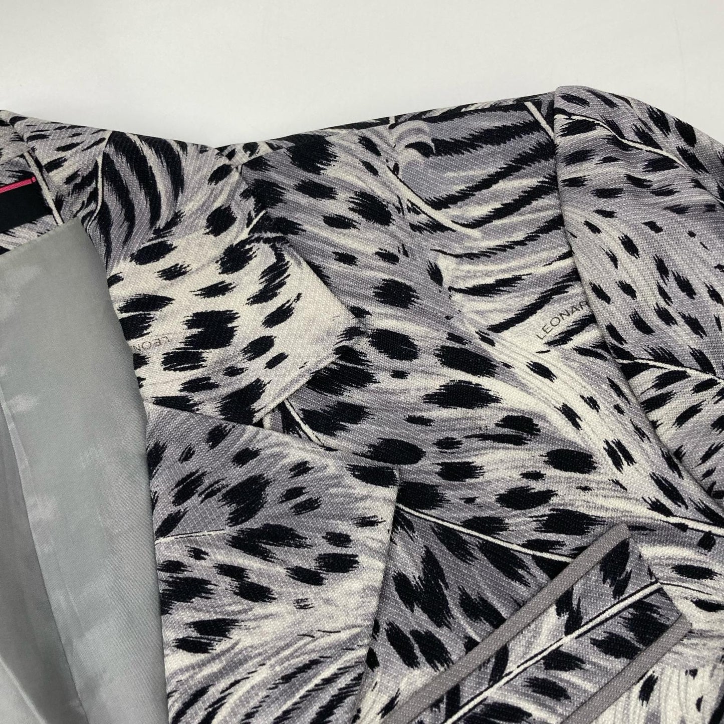 LEONARD 0341700 Gray Wool x Silk Center Vent Animal Print B Tailored Jacket
