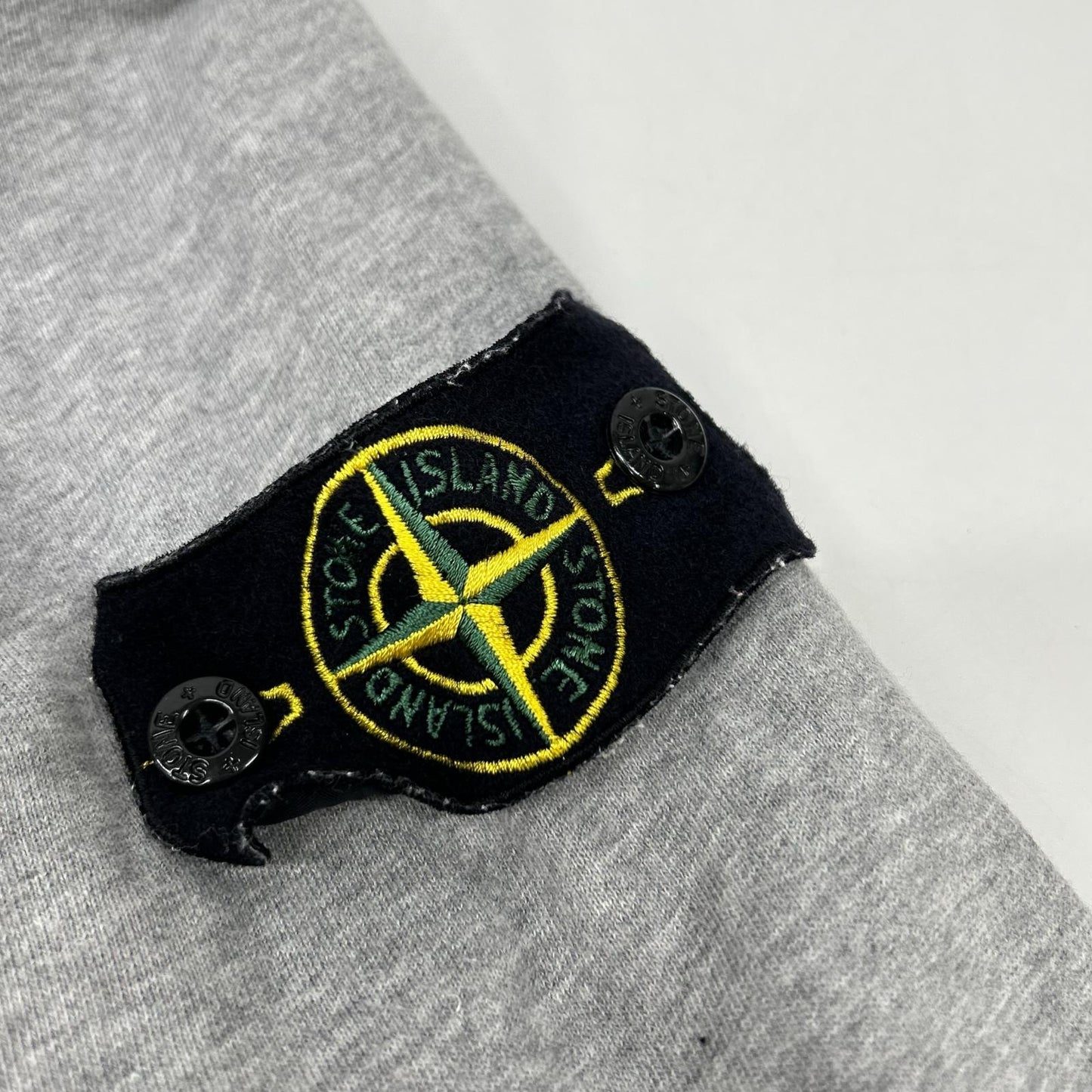 STONE ISLAND STONE ISLAND 【国内正品】681562740 V型插片圆领卫衣 上衣
