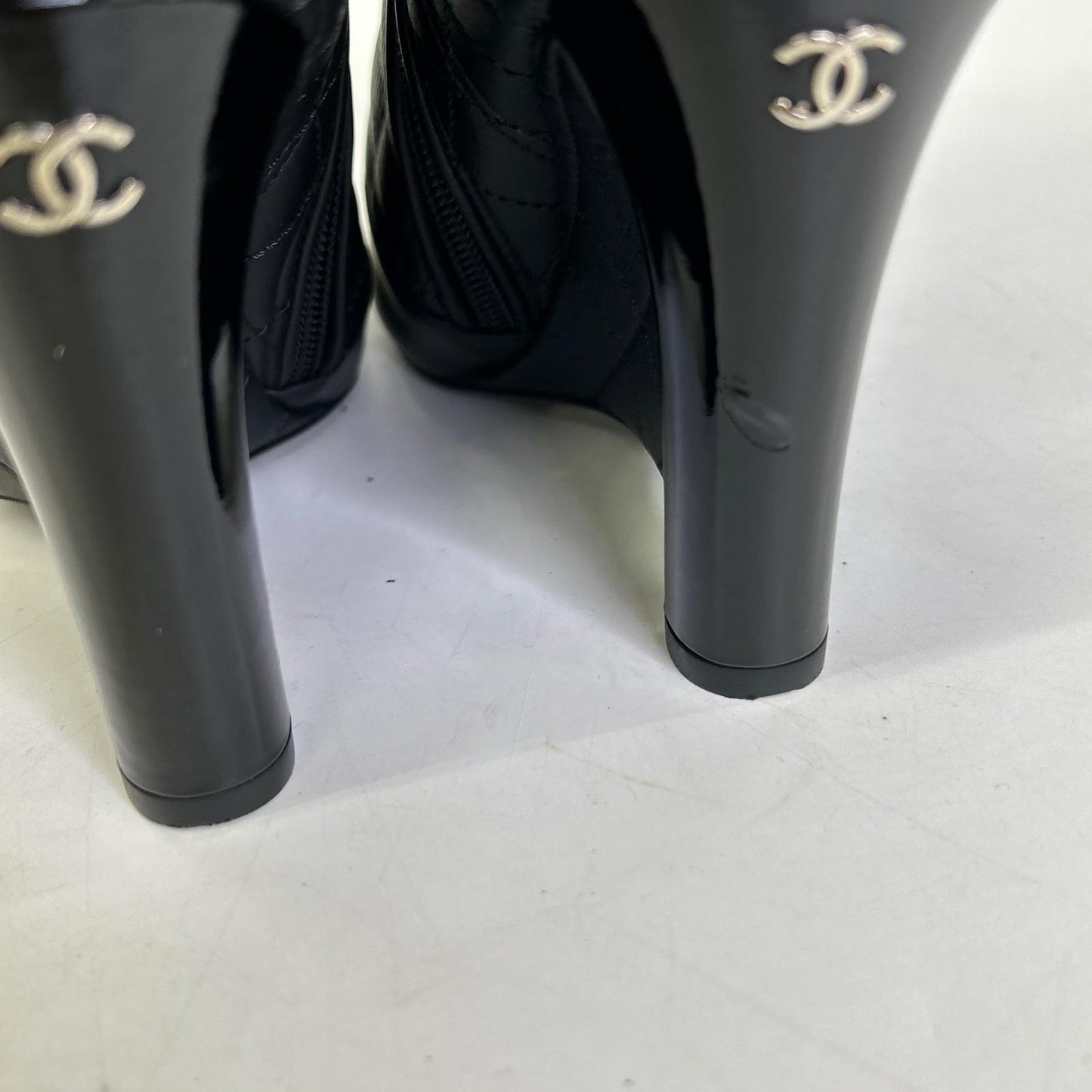 CHANEL 香奈儿 G28698 双C标志漆皮鞋头菱格纹长靴 鞋子
